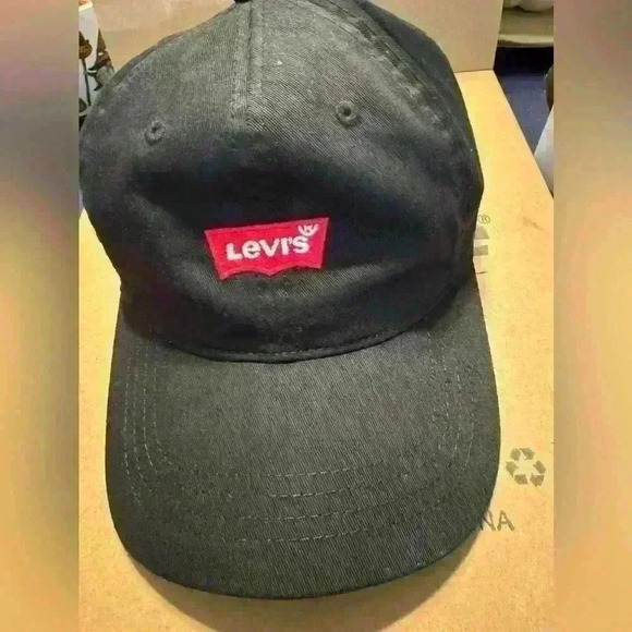 BNWOT Black Unisex Levi’s Cap with adjustable band - Picture 1 of 6